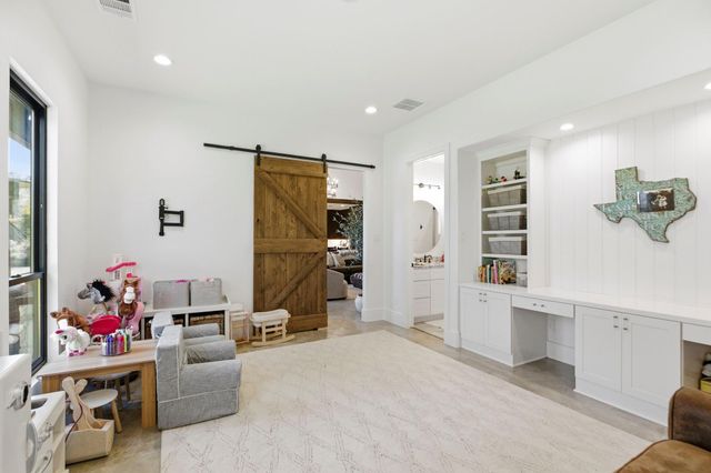 26211-2 Crown Ranch Boulevard, Montgomery, TX 77316