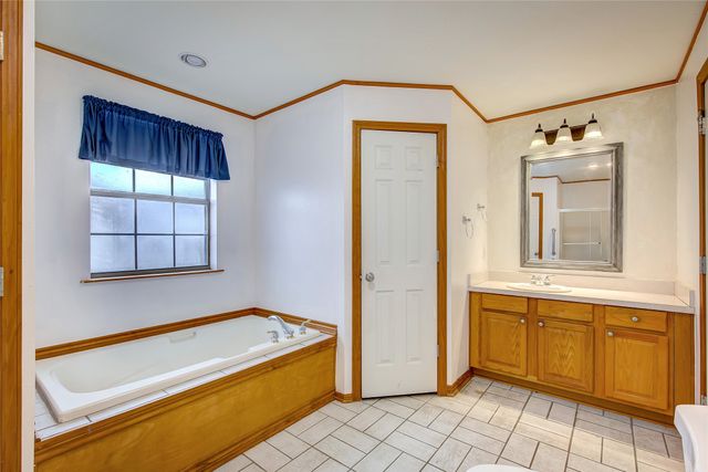 5113 Creek Crossing Drive, Greenville, TX 75402