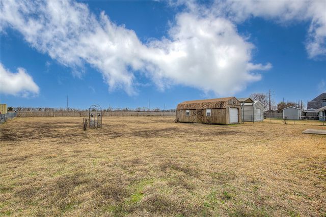 5113 Creek Crossing Drive, Greenville, TX 75402