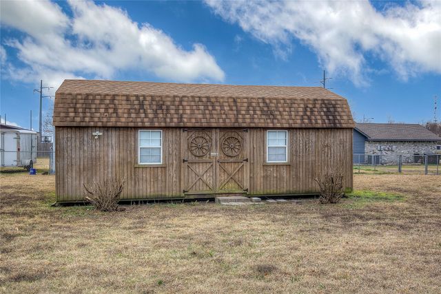 5113 Creek Crossing Drive, Greenville, TX 75402