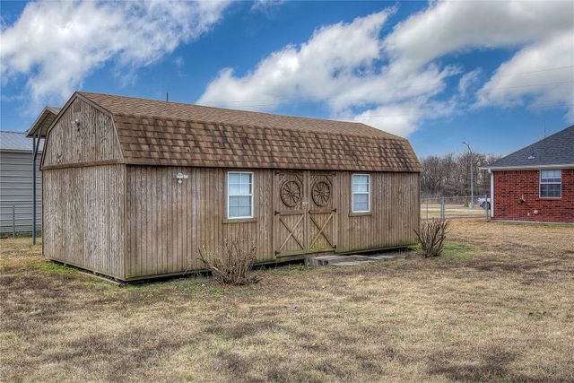 5113 Creek Crossing Drive, Greenville, TX 75402