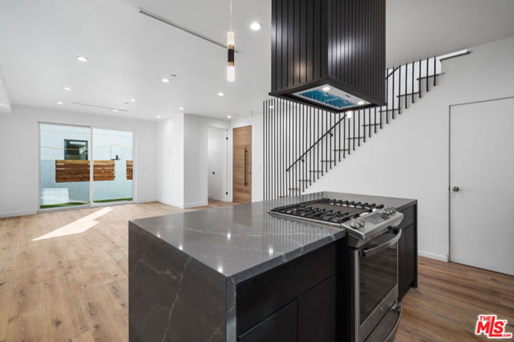 839 N Mccadden Pl C, Los Angeles, CA 90038