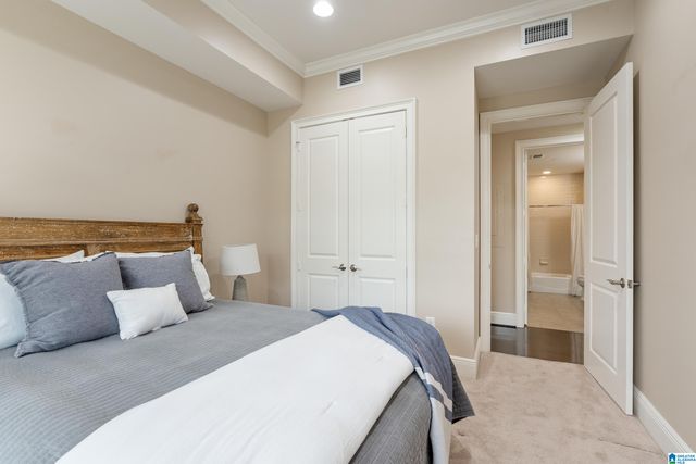 200 Hallman Hl E Apt 217, Homewood, AL 35209