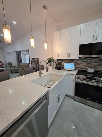 15619 Bottlebrush Cir, Delray Beach, FL 33484