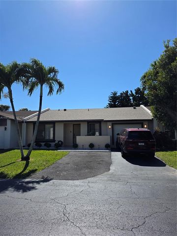 15619 Bottlebrush Cir, Delray Beach, FL 33484