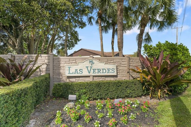 15619 Bottlebrush Cir, Delray Beach, FL 33484