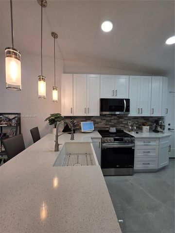 15619 Bottlebrush Cir, Delray Beach, FL 33484