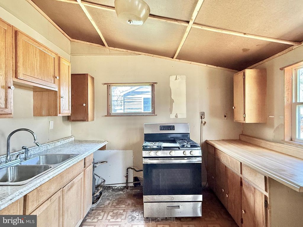 Image 10 of property listing at 6315 WHITTIER DR, Millville, NJ 08332