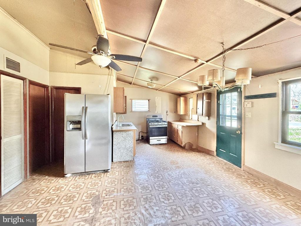 Image 9 of property listing at 6315 WHITTIER DR, Millville, NJ 08332