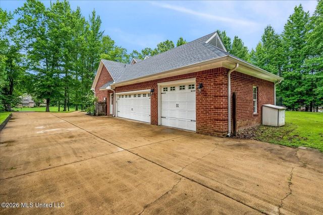 7499 W Ridge Lane, Olive Branch, MS 38654