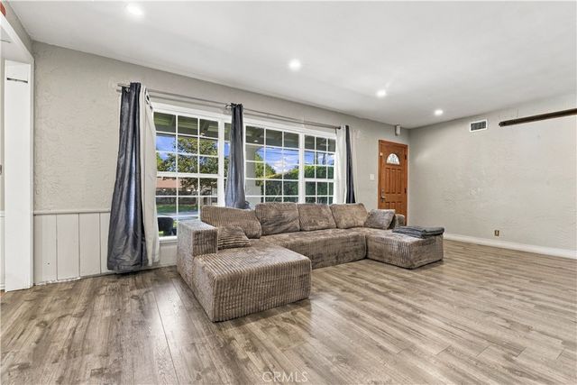 9625 Orion, North Hills, CA 91343