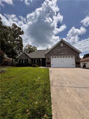 15 Thackery Lane, Bella Vista, AR 72714