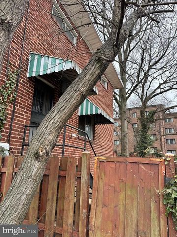 607 HAMPTON DR, Oxon Hill, MD 20745