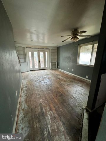 607 HAMPTON DR, Oxon Hill, MD 20745