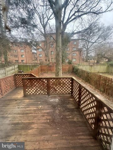 607 HAMPTON DR, Oxon Hill, MD 20745