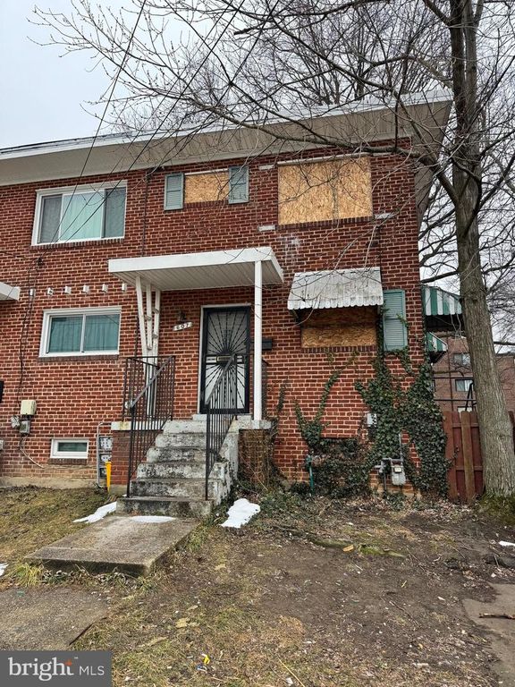 607 HAMPTON DR, Oxon Hill, MD 20745