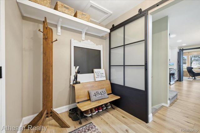 1412 Meadow Green Lane, Linden, MI 48451