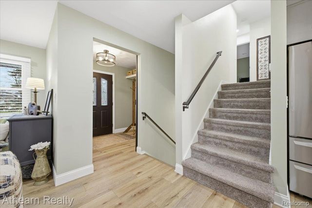 1412 Meadow Green Lane, Linden, MI 48451