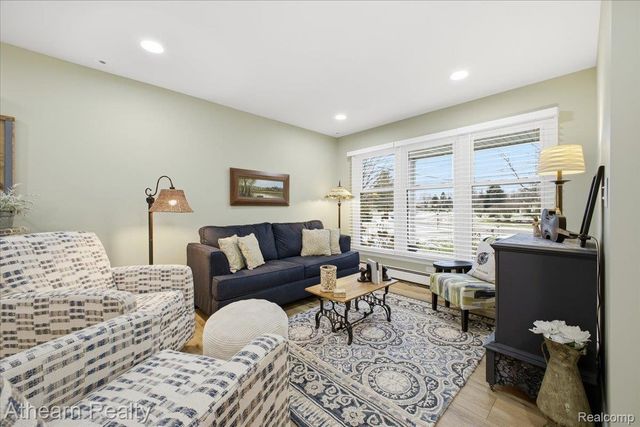 1412 Meadow Green Lane, Linden, MI 48451