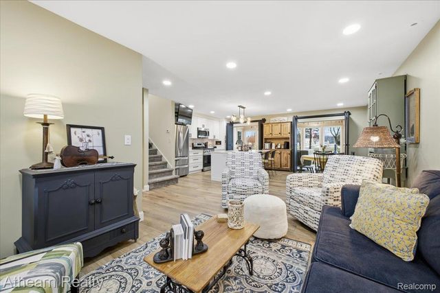 1412 Meadow Green Lane, Linden, MI 48451