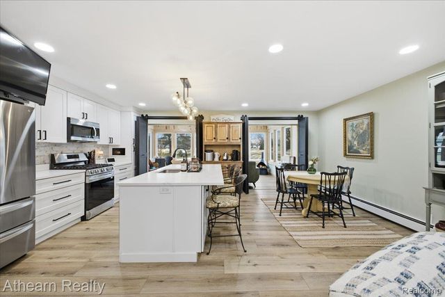 1412 Meadow Green Lane, Linden, MI 48451