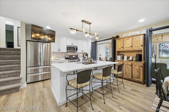 1412 Meadow Green Lane, Linden, MI 48451