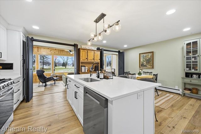 1412 Meadow Green Lane, Linden, MI 48451