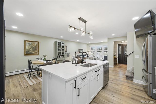 1412 Meadow Green Lane, Linden, MI 48451