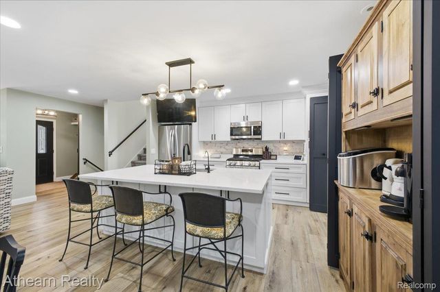 1412 Meadow Green Lane, Linden, MI 48451