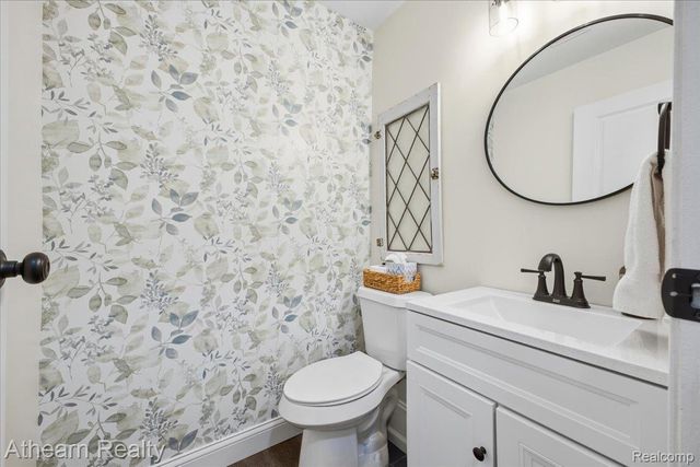 1412 Meadow Green Lane, Linden, MI 48451