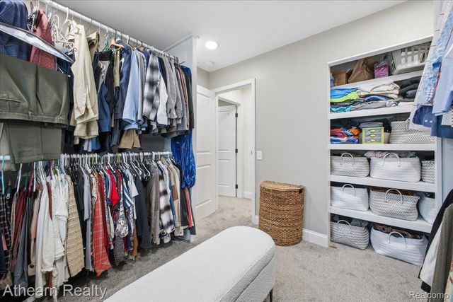 1412 Meadow Green Lane, Linden, MI 48451