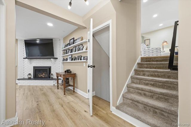 1412 Meadow Green Lane, Linden, MI 48451