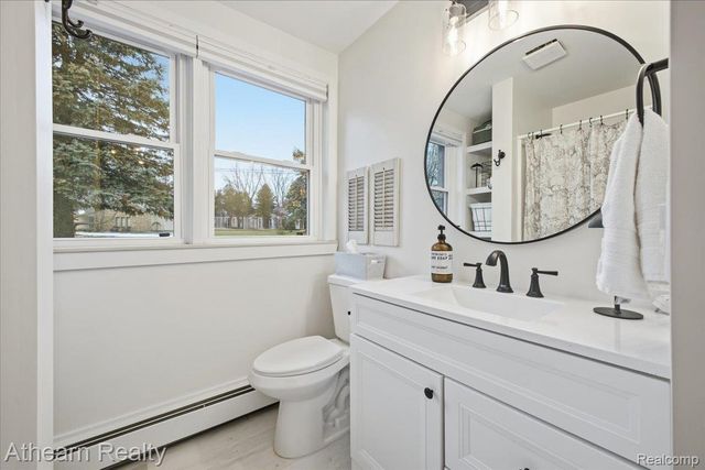 1412 Meadow Green Lane, Linden, MI 48451