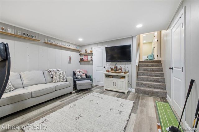 1412 Meadow Green Lane, Linden, MI 48451