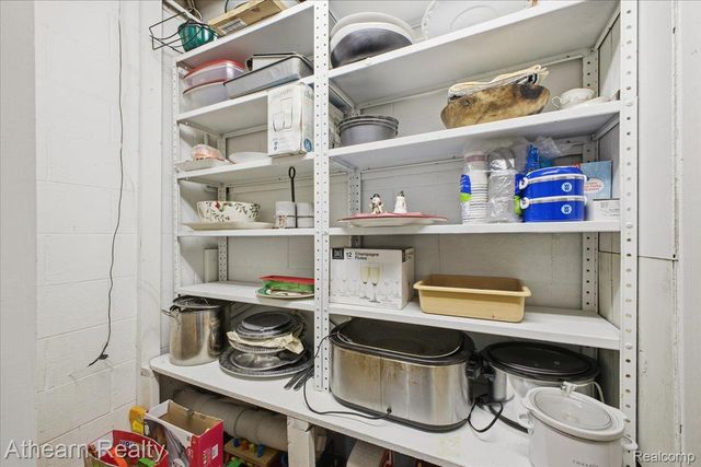 1412 Meadow Green Lane, Linden, MI 48451