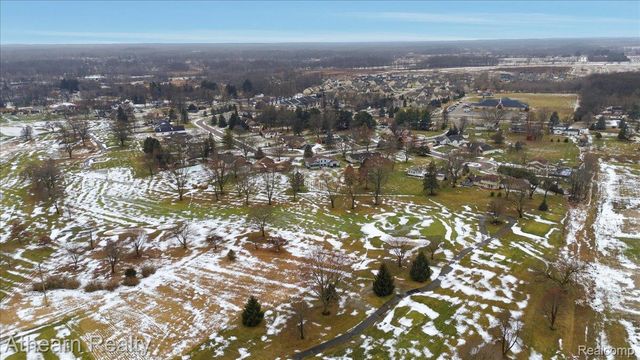 1412 Meadow Green Lane, Linden, MI 48451