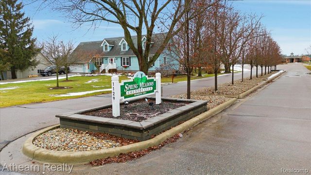 1412 Meadow Green Lane, Linden, MI 48451