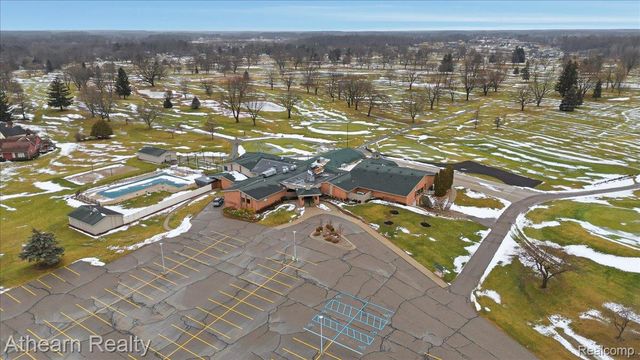 1412 Meadow Green Lane, Linden, MI 48451