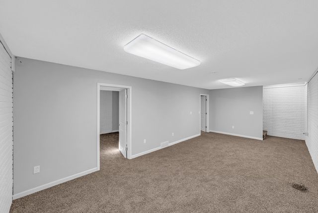 4016 Patricia Drive, Urbandale, IA 50322