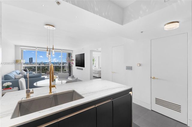 1800 Sunset Harbour Drive 2105, Miami Beach, FL 33139