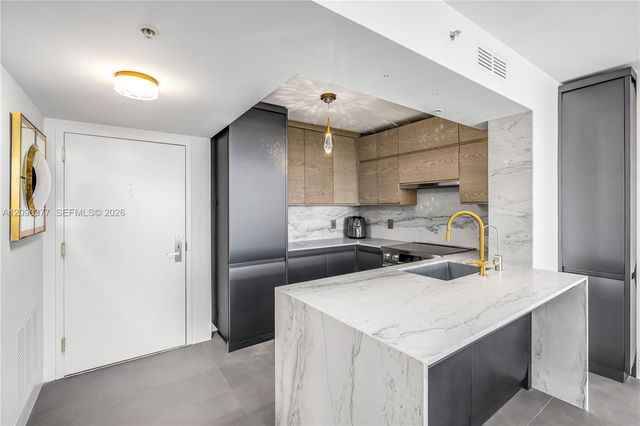 1800 Sunset Harbour Drive 2105, Miami Beach, FL 33139