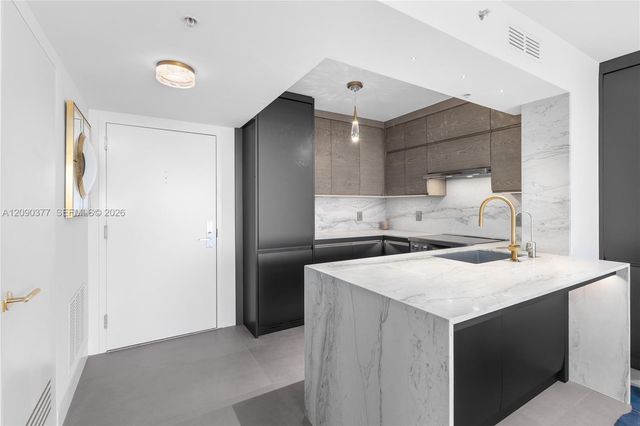 1800 Sunset Harbour Drive 2105, Miami Beach, FL 33139
