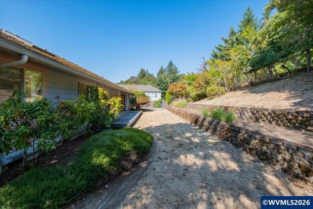 2890 NW Angelica Dr, Corvallis, OR 97330
