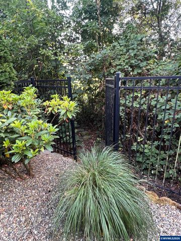 2890 NW Angelica Dr, Corvallis, OR 97330