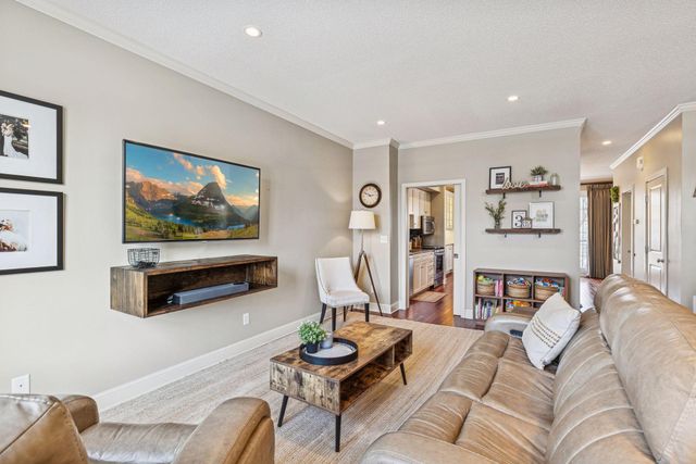 582 Payne Avenue, Saint Paul, MN 55130