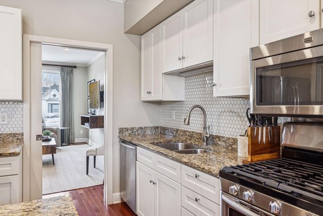 582 Payne Avenue, Saint Paul, MN 55130