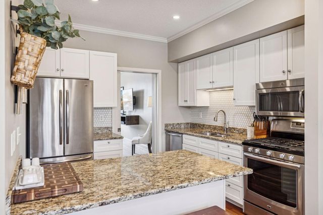 582 Payne Avenue, Saint Paul, MN 55130