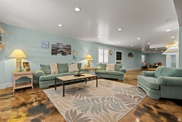 653 W 3550 S, Riverdale, UT 84405