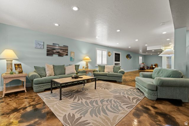 653 W 3550 S, Riverdale, UT 84405