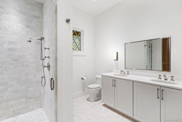 123 Abrahams Path, East Hampton, NY 11937